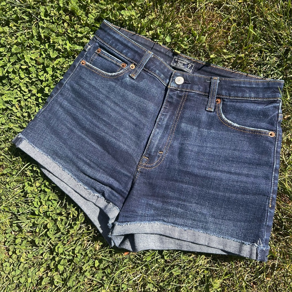 Abercrombie high rise size 6 or 8
